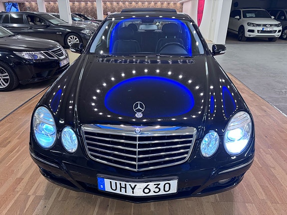 Mercedes-Benz E200 4 of 5