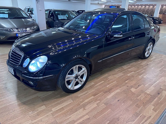 Mercedes-Benz E200 2 of 5