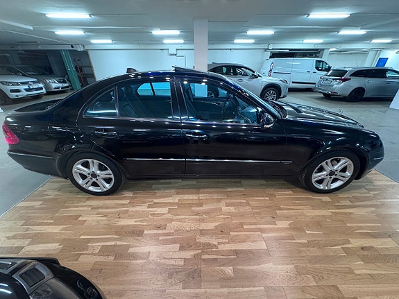 Mercedes-Benz E200 3 of 5