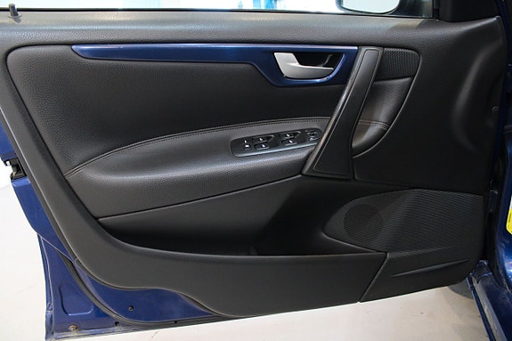 Volvo V70 7 of 11