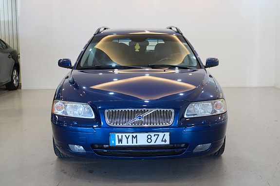 Volvo V70 2 of 11