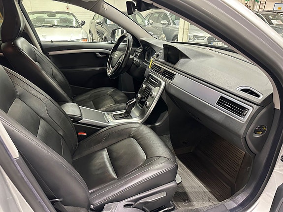 Volvo V70 13 of 18
