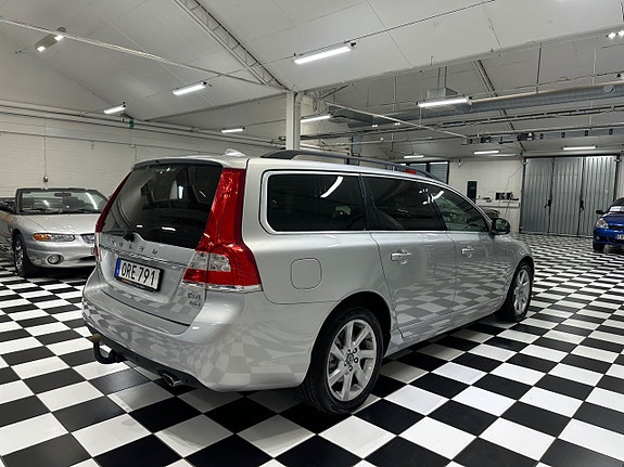 Volvo V70 4 of 5