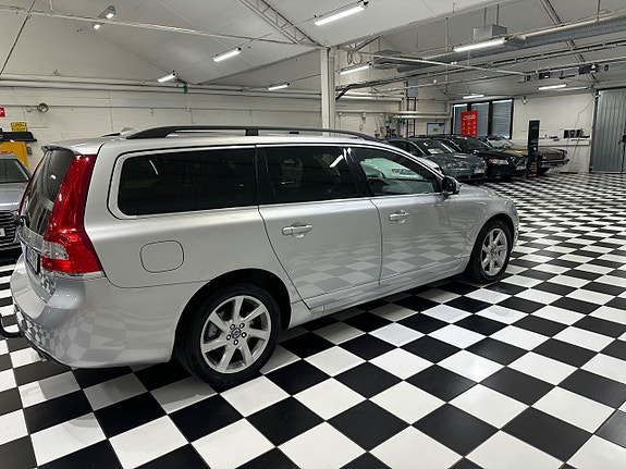 Volvo V70 12 of 18