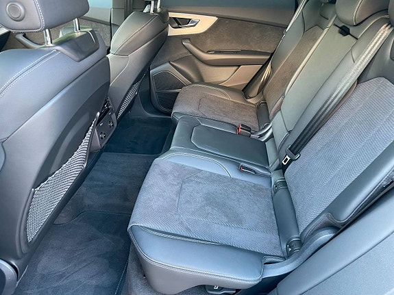Audi Q8 8 of 9