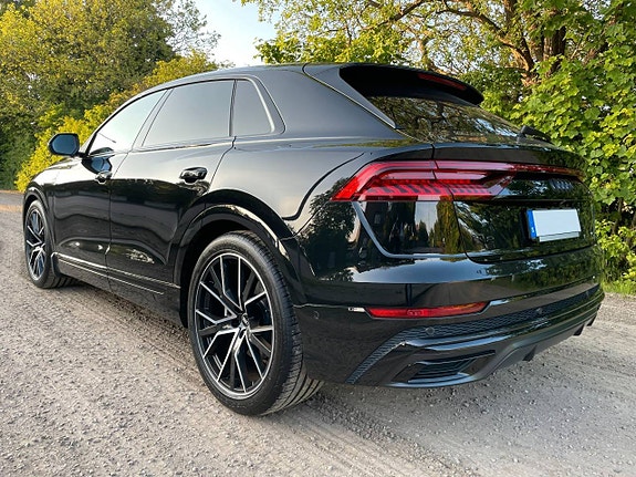 Audi Q8 2 of 9