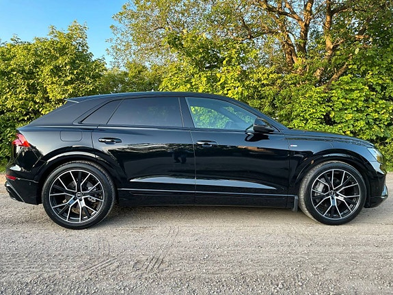 Audi Q8 3 of 9