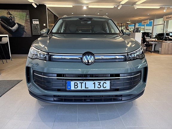 Volkswagen Tiguan 3 of 25