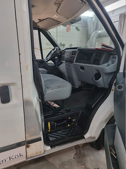Ford Transit 15 of 18