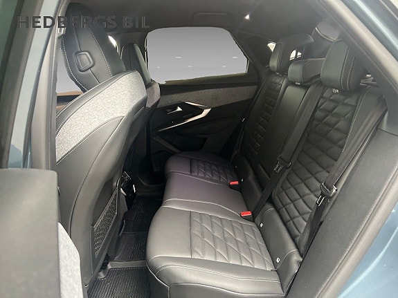 Peugeot e-3008 8 of 16