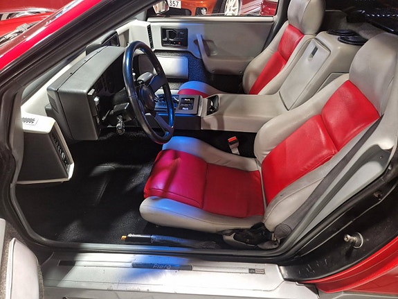 Pontiac Fiero 3 of 5