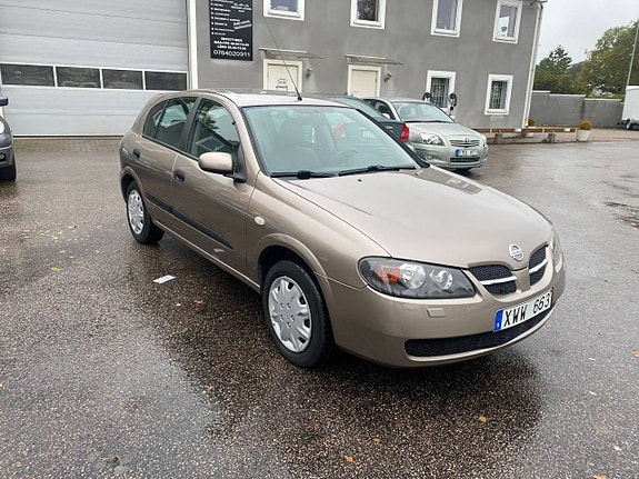 Nissan Almera 3 of 5