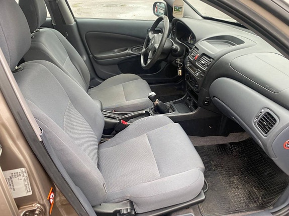 Nissan Almera 11 of 13