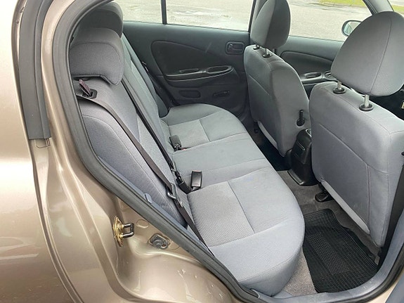 Nissan Almera 9 of 13