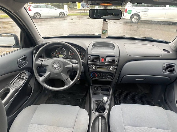 Nissan Almera 10 of 13