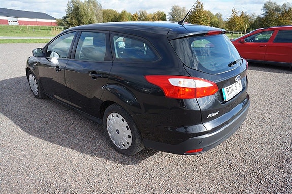 Ford Focus 2 of 12