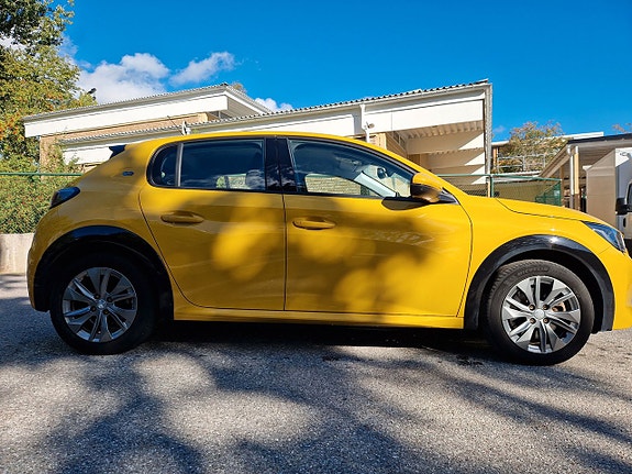 Peugeot e-208 5 of 5