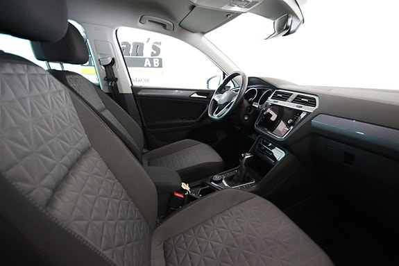 Volkswagen Tiguan 3 of 5