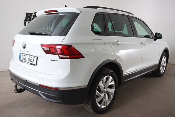 Volkswagen Tiguan 2 of 5