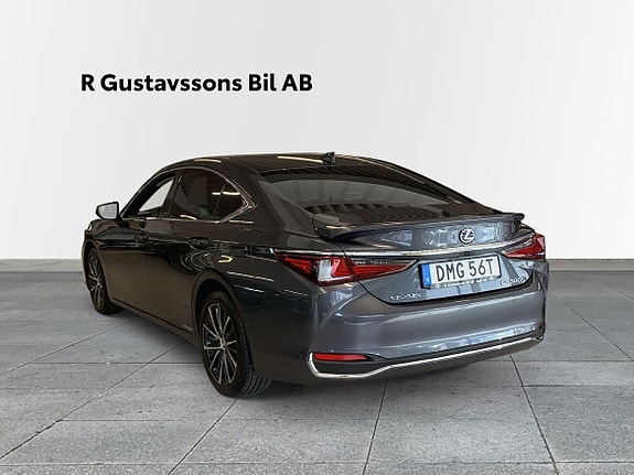 Lexus ES-Serie 2 of 5