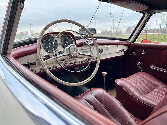 Mercedes-Benz 190 SL 7 of 12