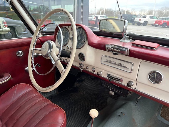 Mercedes-Benz 190 SL 9 of 12