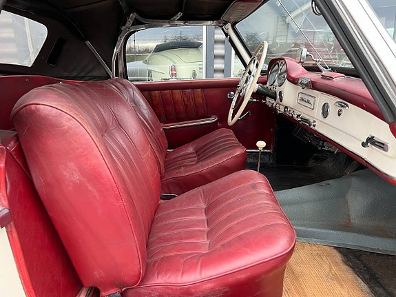 Mercedes-Benz 190 SL 8 of 12