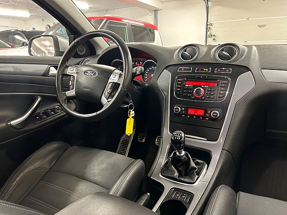 Ford Mondeo 20 of 28