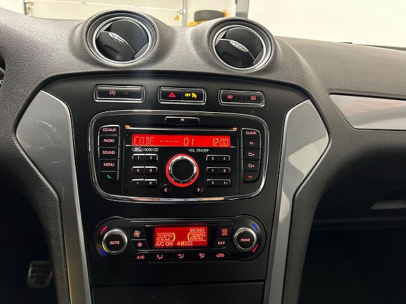 Ford Mondeo 24 of 28