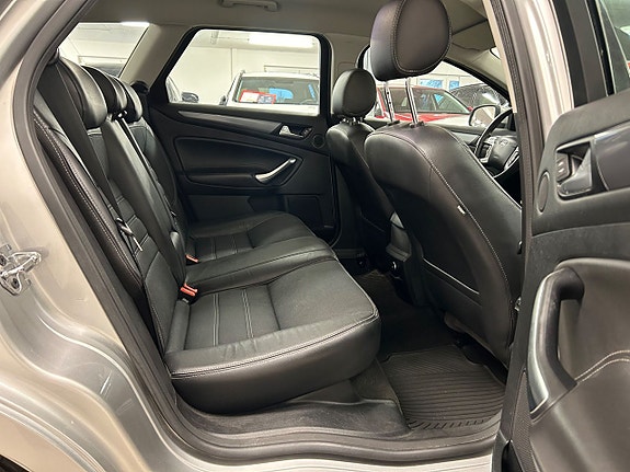 Ford Mondeo 17 of 28