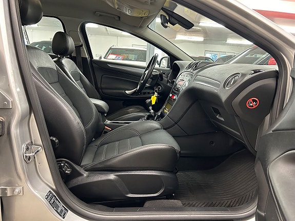 Ford Mondeo 18 of 28