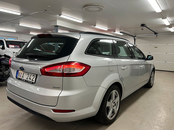 Ford Mondeo 16 of 28