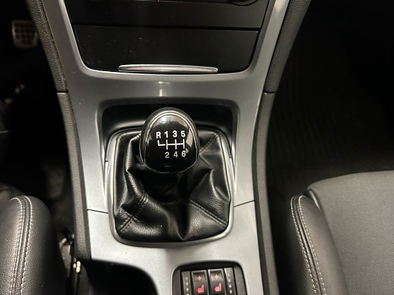 Ford Mondeo 25 of 28