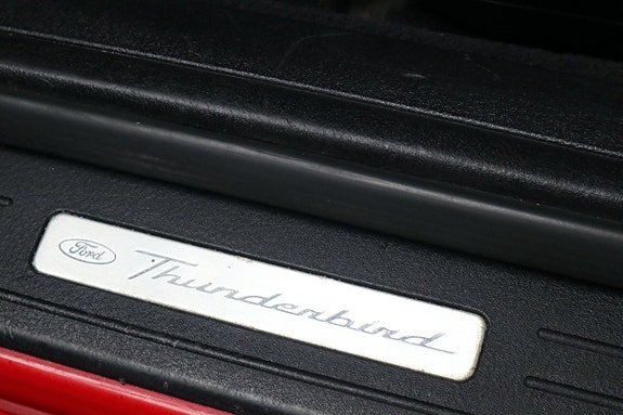 Ford Thunderbird 24 of 27
