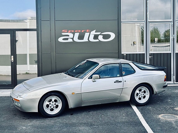 Porsche 944