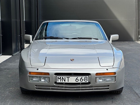Porsche 944