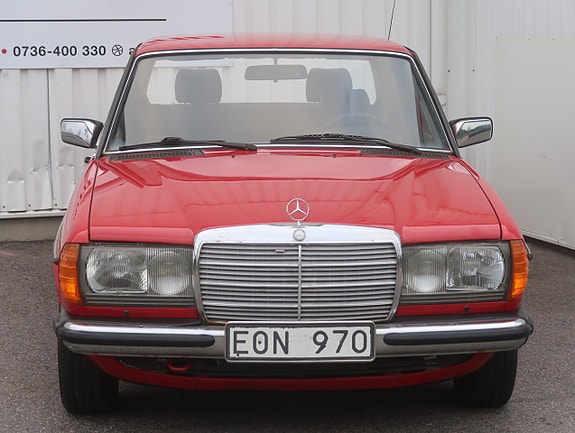Mercedes-Benz 200 2 of 5