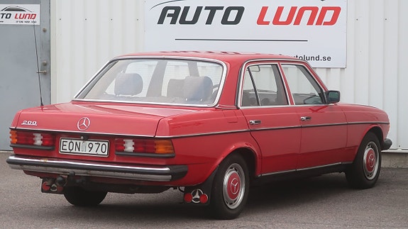 Mercedes-Benz 200 3 of 5
