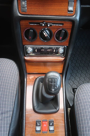 Mercedes-Benz 200 10 of 14