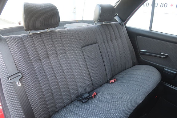 Mercedes-Benz 200 9 of 14
