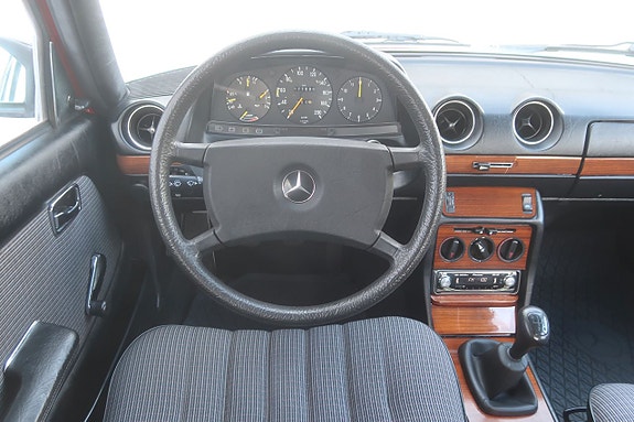 Mercedes-Benz 200 6 of 14