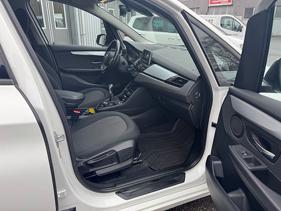 BMW 218 12 of 21