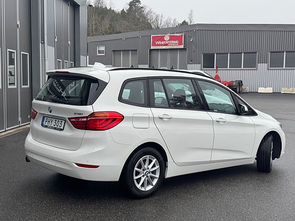 BMW 218 3 of 5