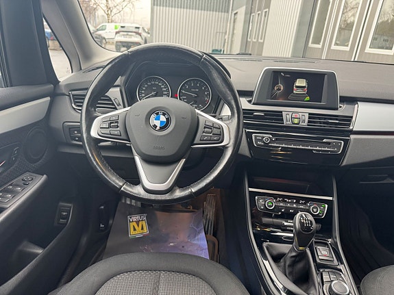 BMW 218 9 of 21