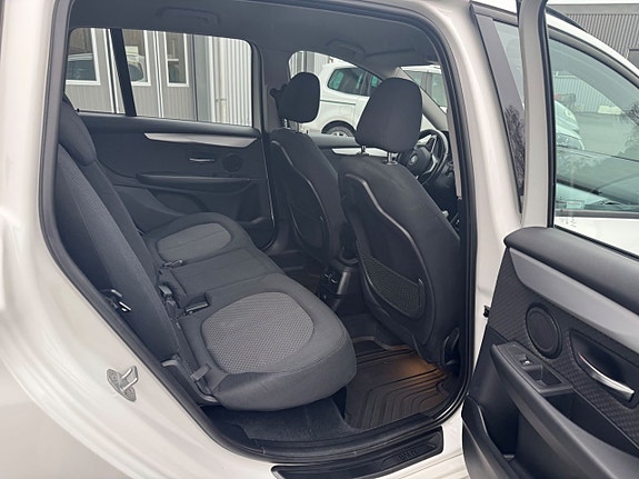BMW 218 10 of 21