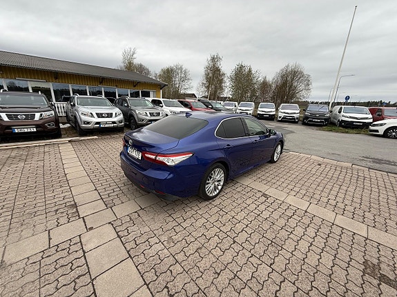 Toyota Camry 4 of 5
