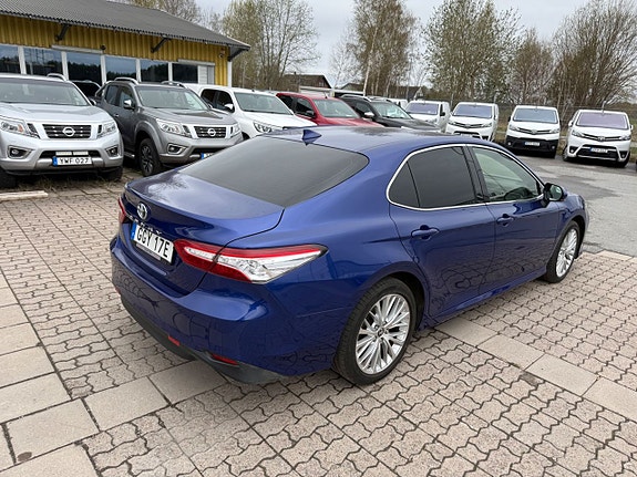 Toyota Camry 3 of 5