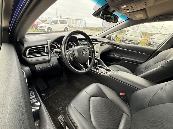 Toyota Camry 14 of 20