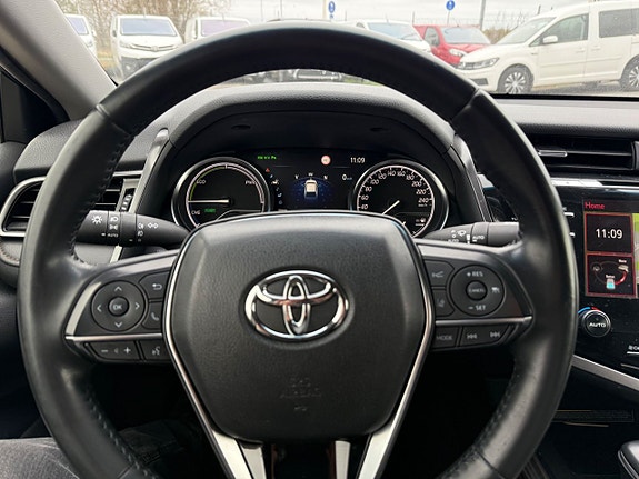 Toyota Camry 15 of 20
