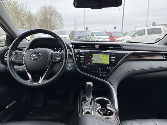 Toyota Camry 11 of 20